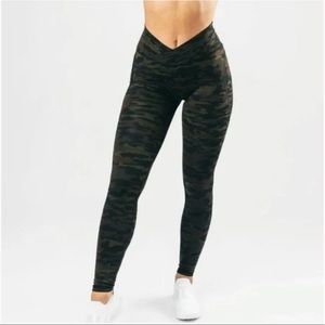 Alphalete Surface Power Leggings - Dark Olive